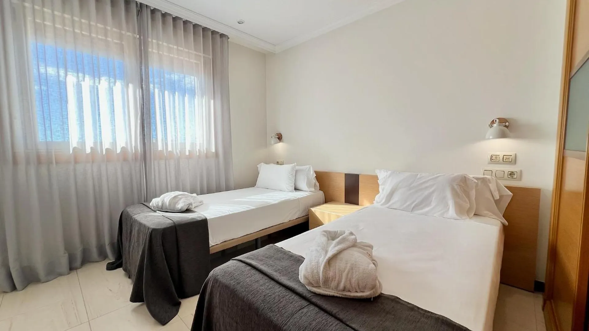 Apartamentos Mediterráneo Real Fuengirola 0*,  España